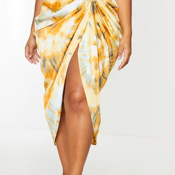 Pretty Little Thing Orange Tie Dye 2 Piece Outfit - Picture 12 of 13